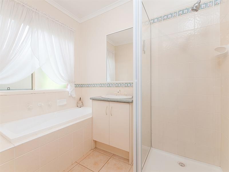 34 Rhine Drive, Roxburgh Park VIC 3064
