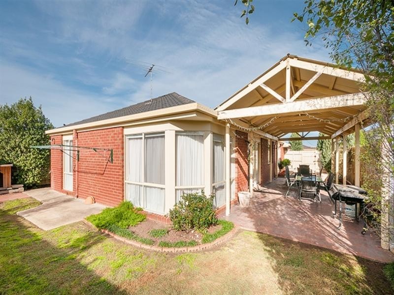34 Rhine Drive, Roxburgh Park VIC 3064