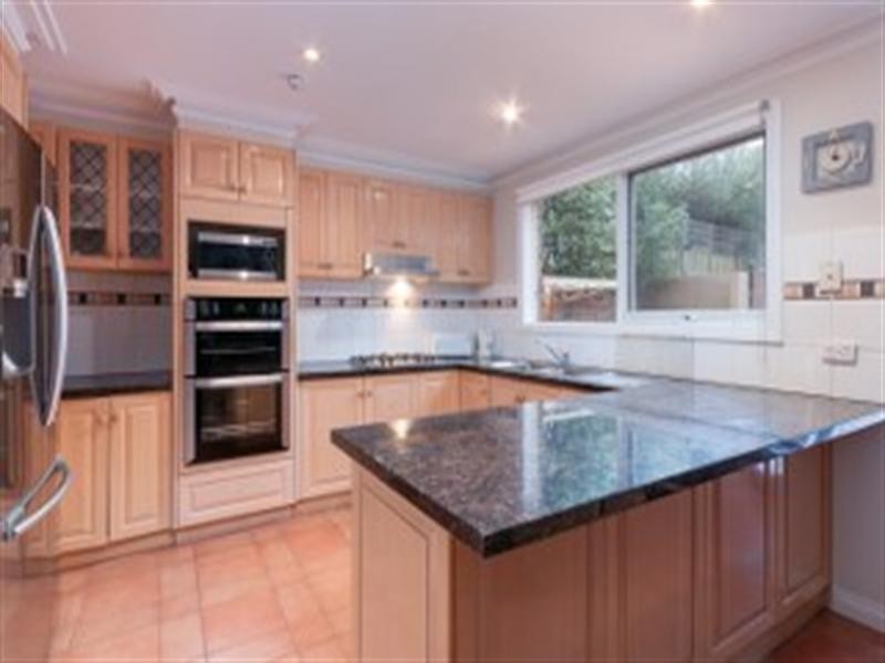 3 Preston Avenue, Roxburgh Park VIC 3064