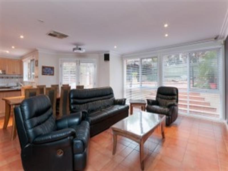 3 Preston Avenue, Roxburgh Park VIC 3064