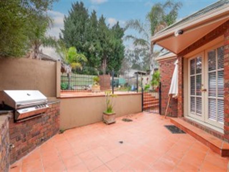 3 Preston Avenue, Roxburgh Park VIC 3064