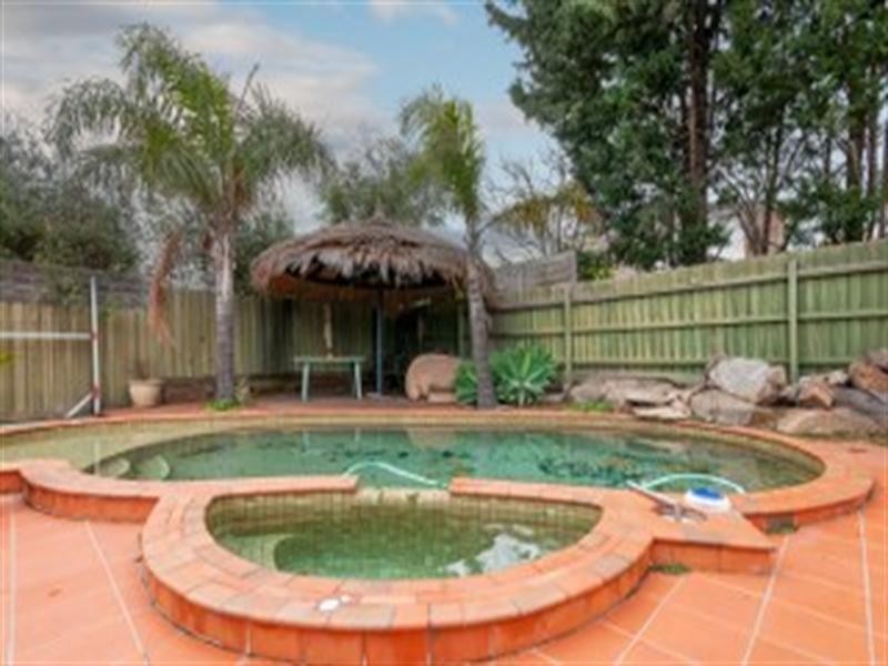 3 Preston Avenue, Roxburgh Park VIC 3064