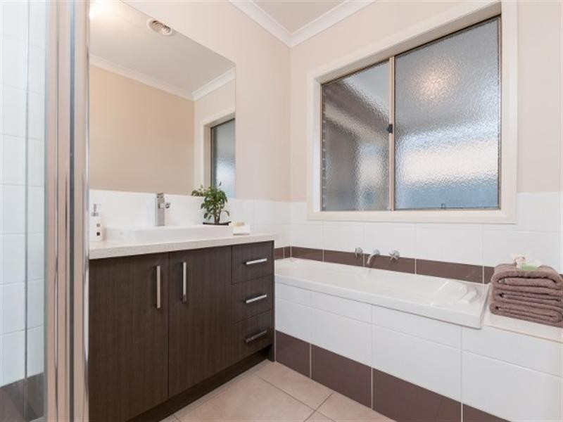 60 Bridgehaven Drive, Craigieburn VIC 3064