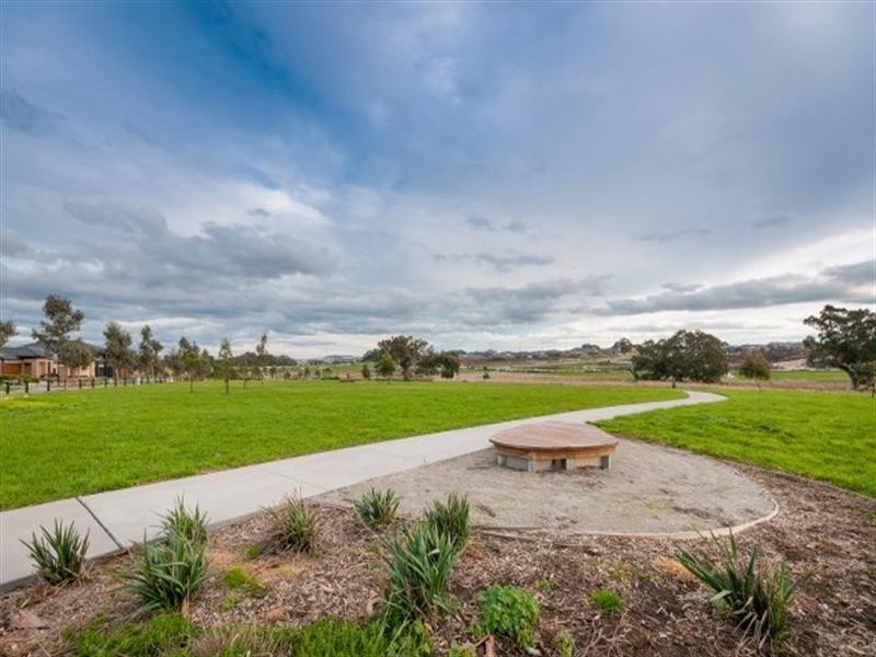 60 Bridgehaven Drive, Craigieburn VIC 3064