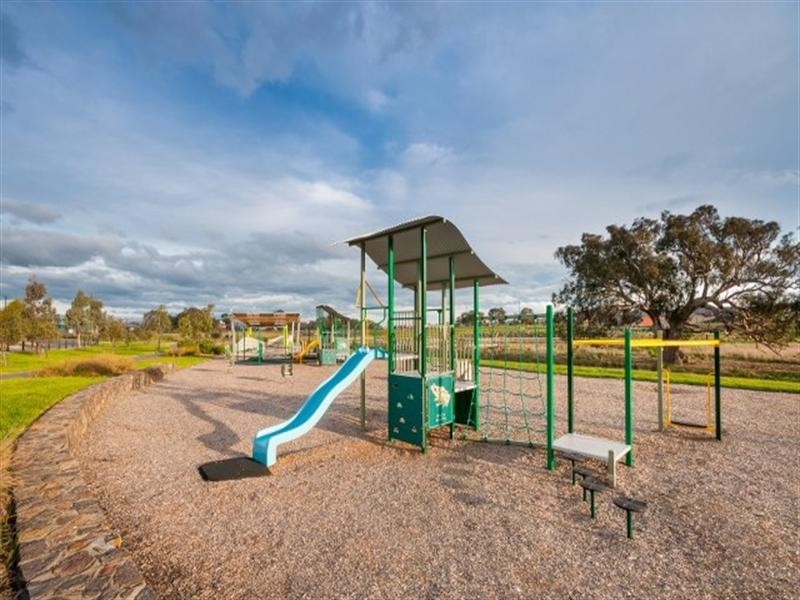 60 Bridgehaven Drive, Craigieburn VIC 3064