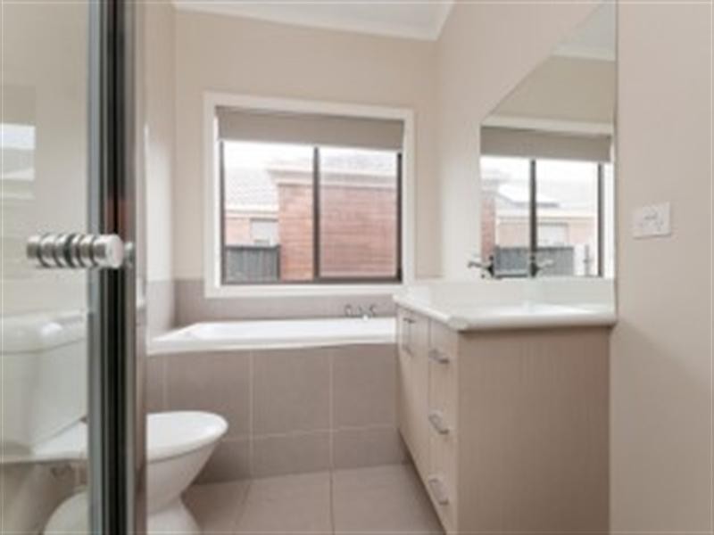 28 Watergum Avenue, Craigieburn VIC 3064