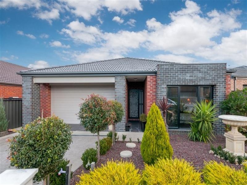 11 Black Range Avenue, Craigieburn VIC 3064