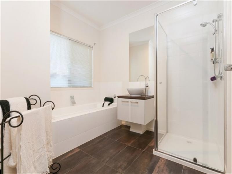 11 Black Range Avenue, Craigieburn VIC 3064