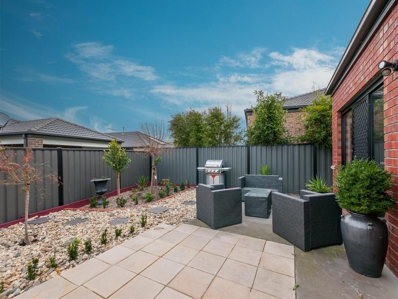 11 Black Range Avenue, Craigieburn VIC 3064