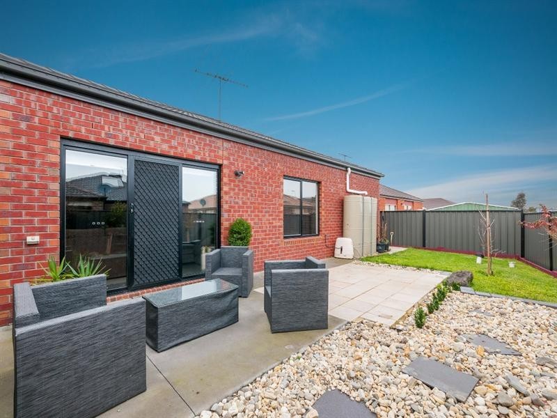 11 Black Range Avenue, Craigieburn VIC 3064