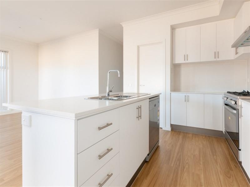 27 Daybreak Vista, Mickleham VIC 3064