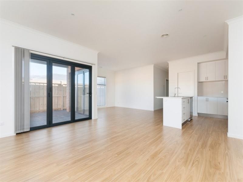 27 Daybreak Vista, Mickleham VIC 3064