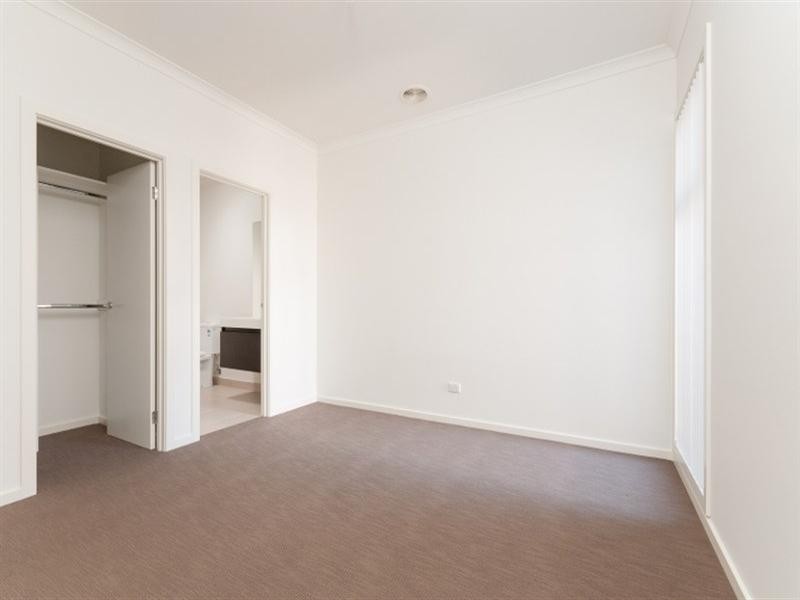 27 Daybreak Vista, Mickleham VIC 3064