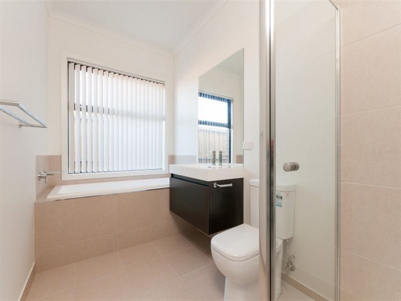 27 Daybreak Vista, Mickleham VIC 3064