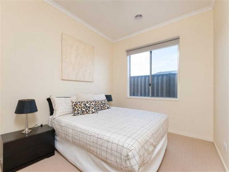 48 Biltmore Crescent, Roxburgh Park VIC 3064