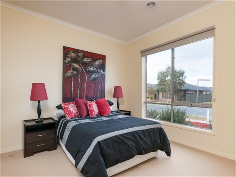48 Biltmore Crescent, Roxburgh Park VIC 3064