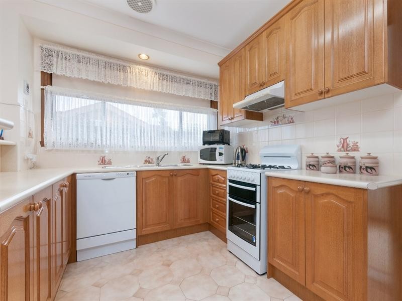 8 Kingswood Drive, Craigieburn VIC 3064