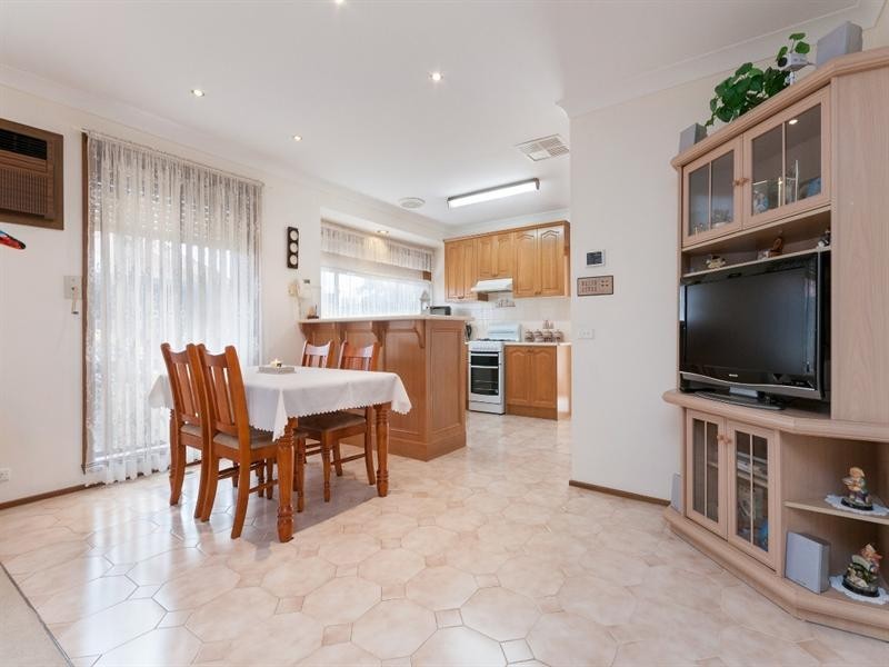 8 Kingswood Drive, Craigieburn VIC 3064