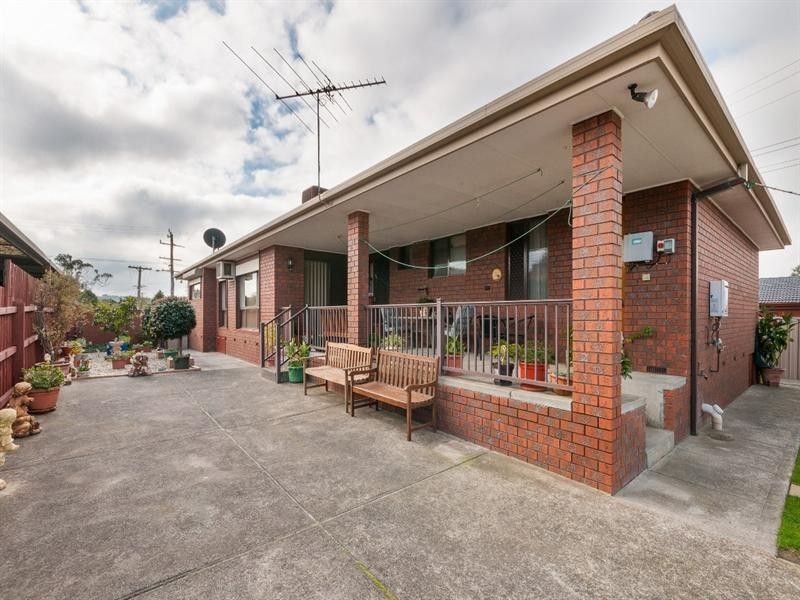 8 Kingswood Drive, Craigieburn VIC 3064