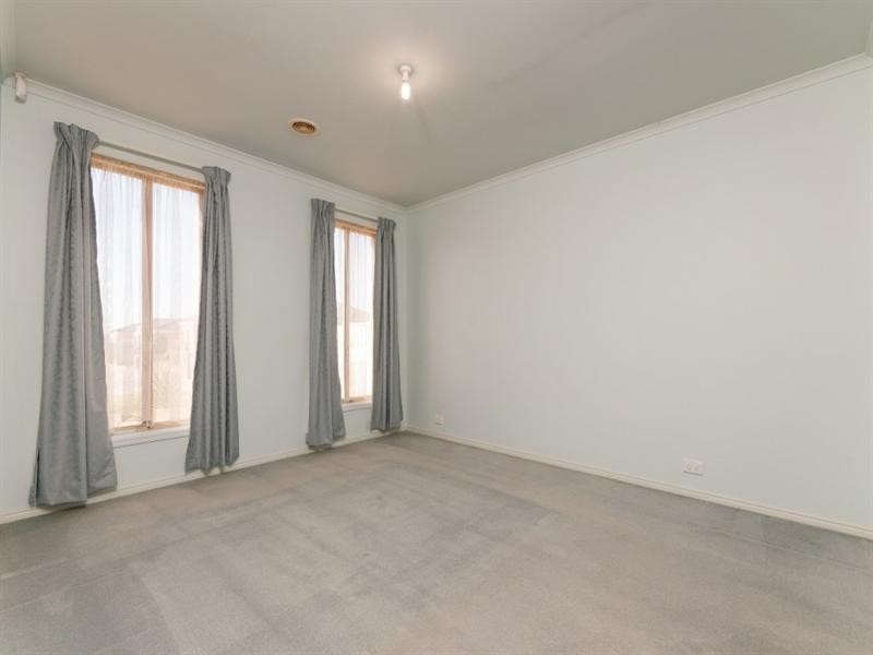 48 Mulberry Pass, Craigieburn VIC 3064