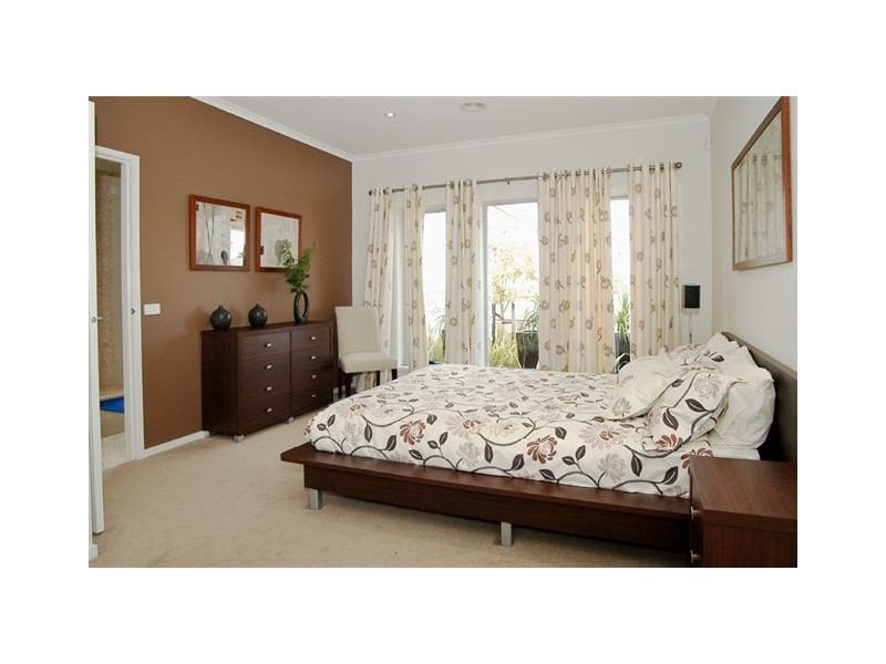 15 Grosvenor Square, Craigieburn VIC 3064