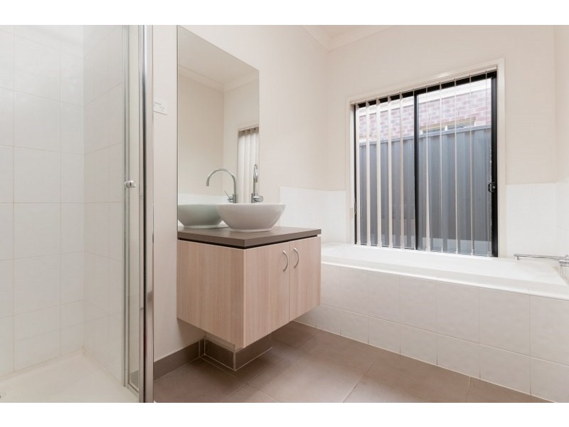 6 Corringa Way, Craigieburn VIC 3064