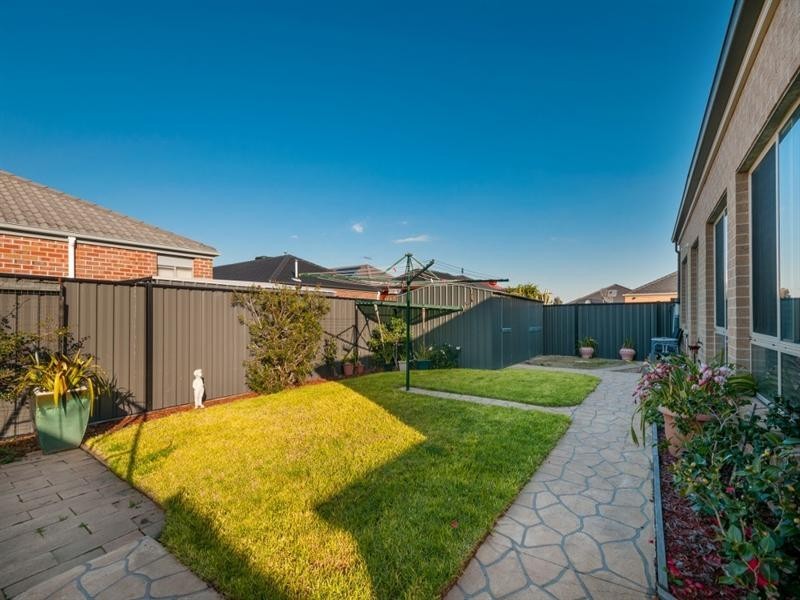 7 Rosleigh Drive, Craigieburn VIC 3064