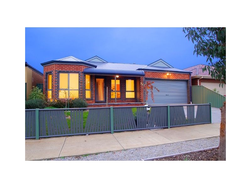 108 Malcolm Creek Parade, Craigieburn VIC 3064