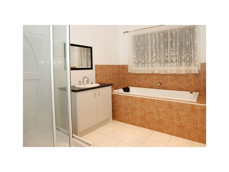 108 Malcolm Creek Parade, Craigieburn VIC 3064