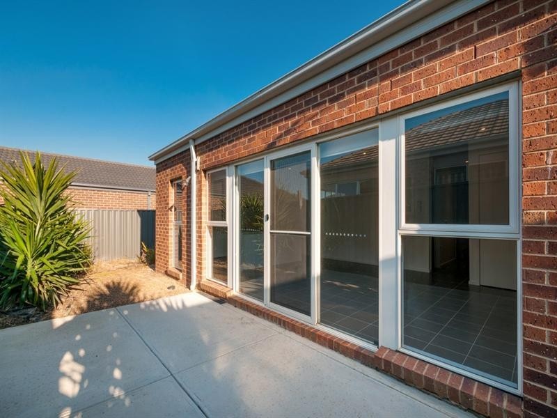 43 Kinglake Crescent, Craigieburn VIC 3064