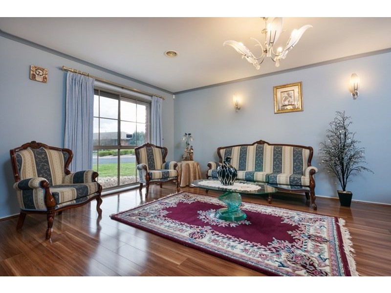 1 Gibney Close, Roxburgh Park VIC 3064