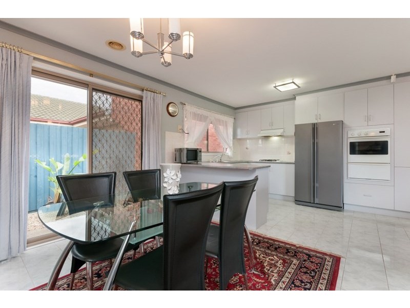 1 Gibney Close, Roxburgh Park VIC 3064