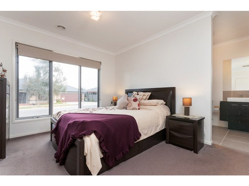11 Eminence Way, Craigieburn VIC 3064