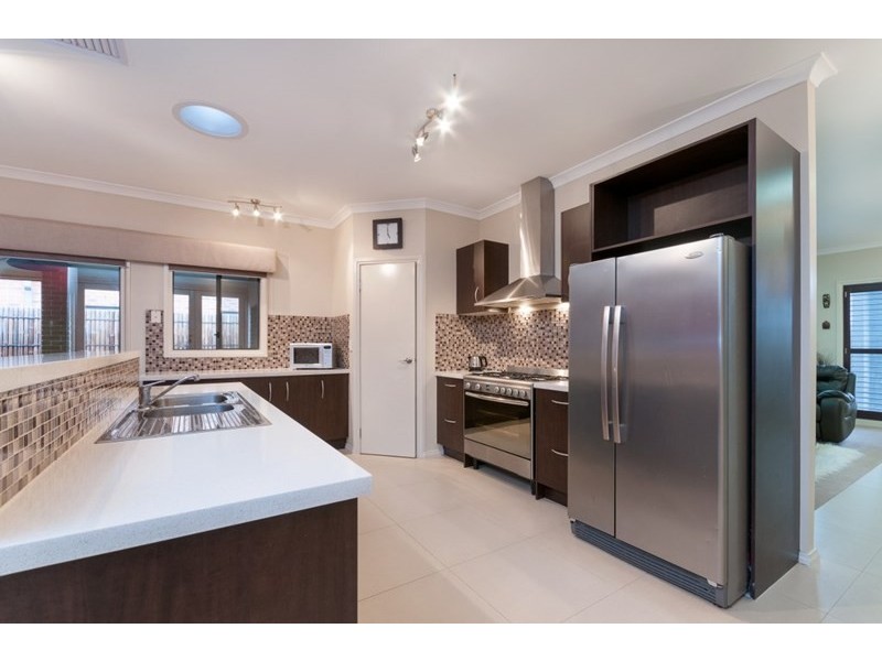 194 Central Park Avenue, Craigieburn VIC 3064