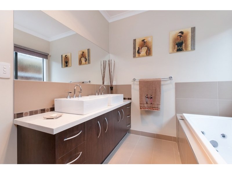 194 Central Park Avenue, Craigieburn VIC 3064