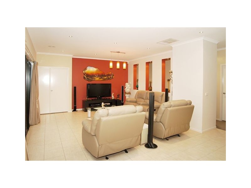 3 Whitby Place, Craigieburn VIC 3064