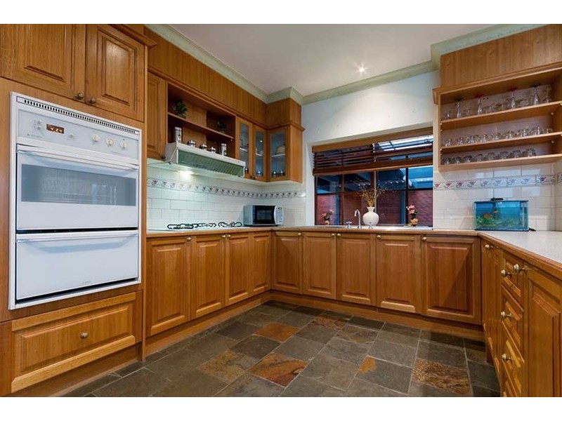 37 Amesbury Avenue, Craigieburn VIC 3064