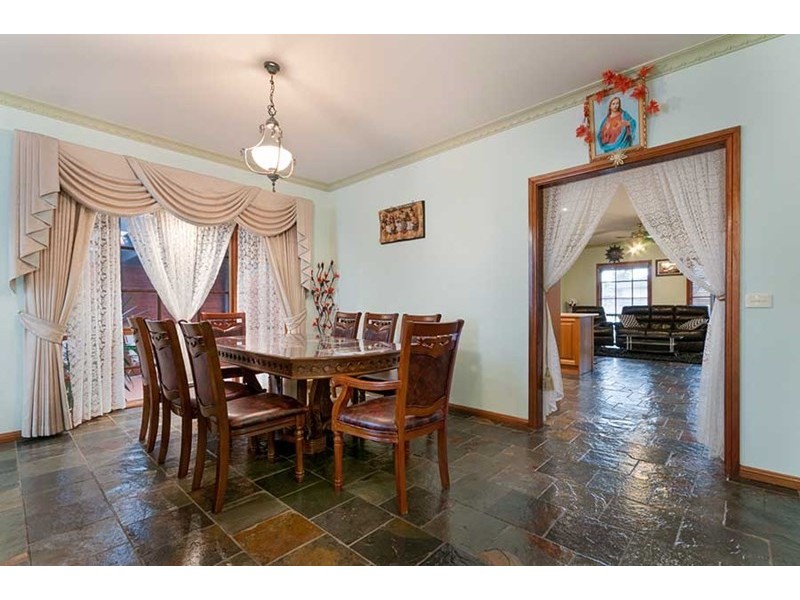 37 Amesbury Avenue, Craigieburn VIC 3064