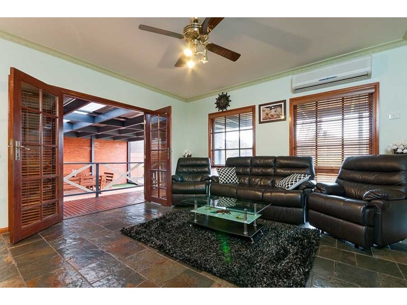 37 Amesbury Avenue, Craigieburn VIC 3064