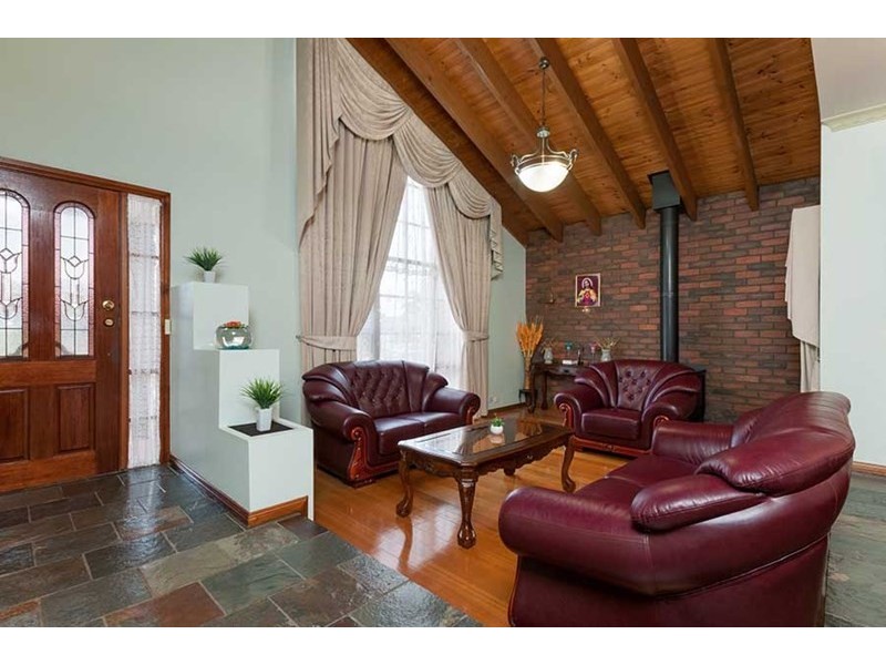37 Amesbury Avenue, Craigieburn VIC 3064