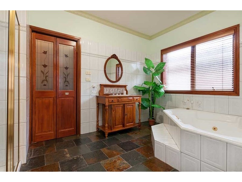 37 Amesbury Avenue, Craigieburn VIC 3064