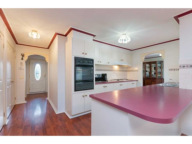 19 Yarcombe Crescent, Craigieburn VIC 3064