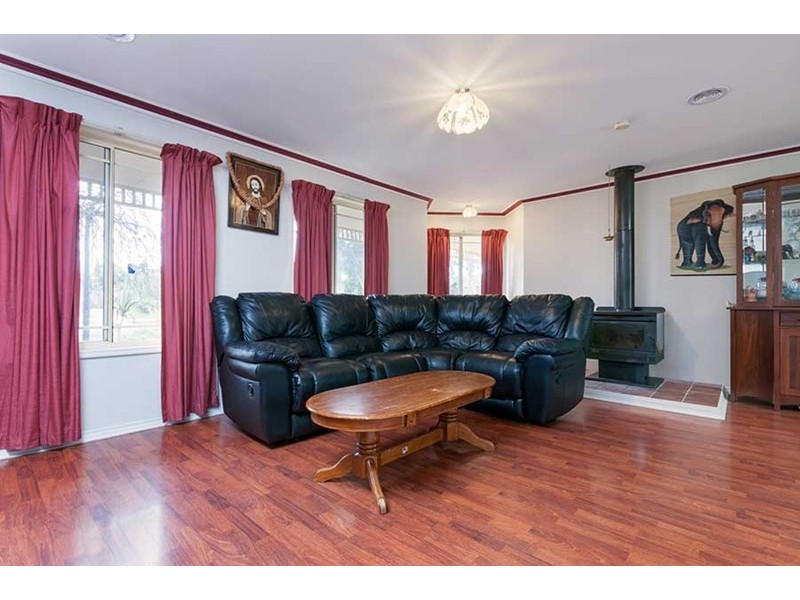 19 Yarcombe Crescent, Craigieburn VIC 3064