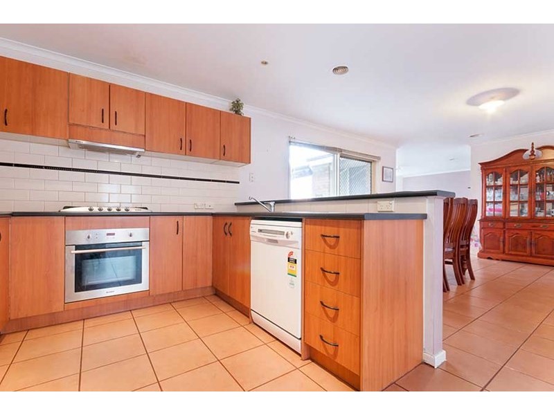 8 Southern Cross Drive, Roxburgh Park VIC 3064