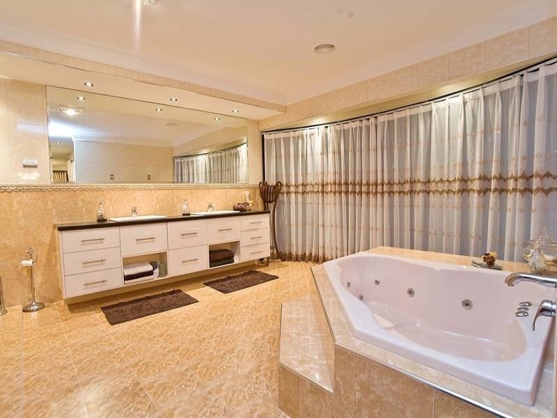 77 Kirkham Drive, Greenvale VIC 3059