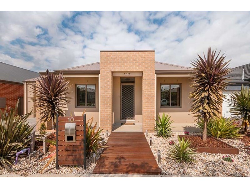 10 Clarendon Avenue, Craigieburn VIC 3064