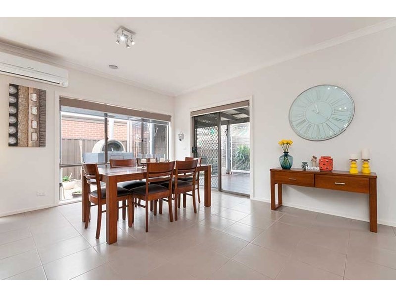 10 Clarendon Avenue, Craigieburn VIC 3064