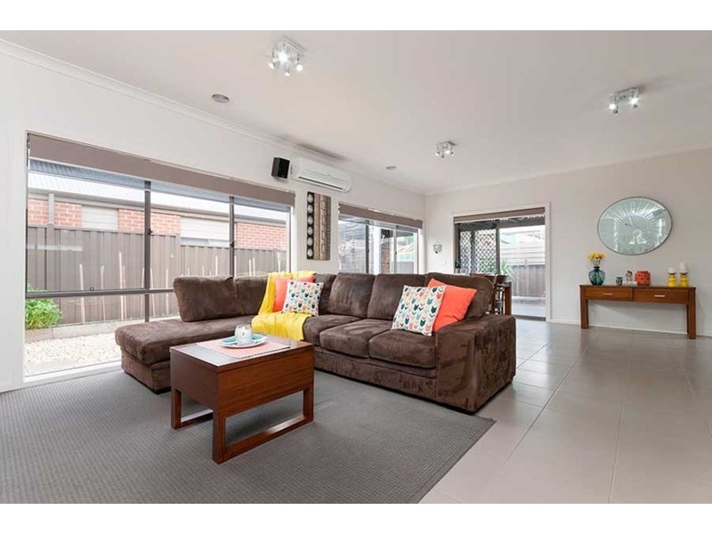 10 Clarendon Avenue, Craigieburn VIC 3064