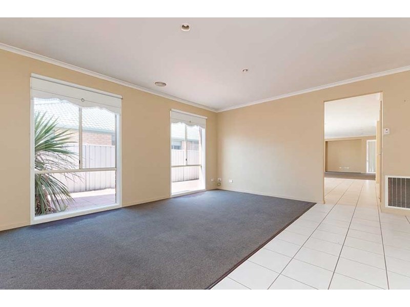 52 Woodlea Crescent, Craigieburn VIC 3064