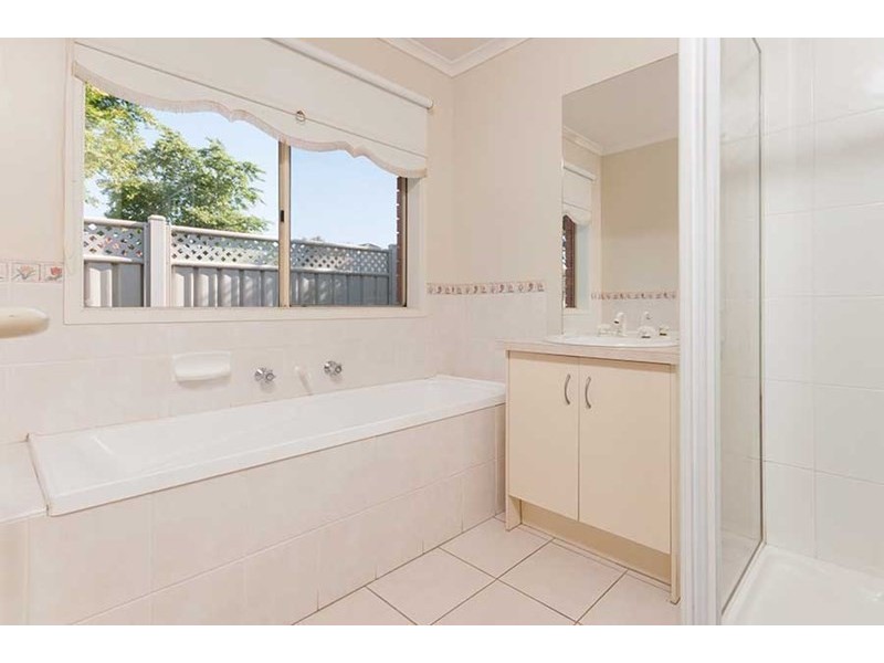 52 Woodlea Crescent, Craigieburn VIC 3064